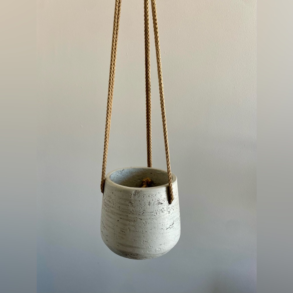 Hanging planter/pot (approx 4” opening)